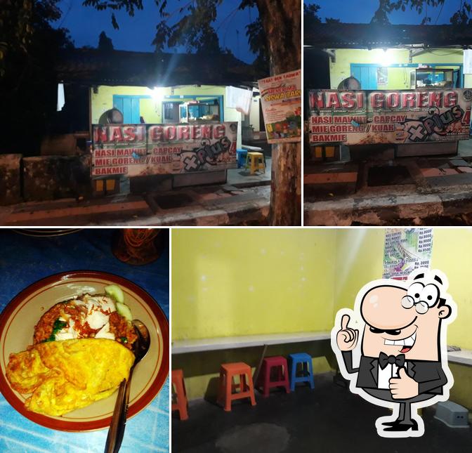 NASI GORENG PLUS 4 BALAPAN