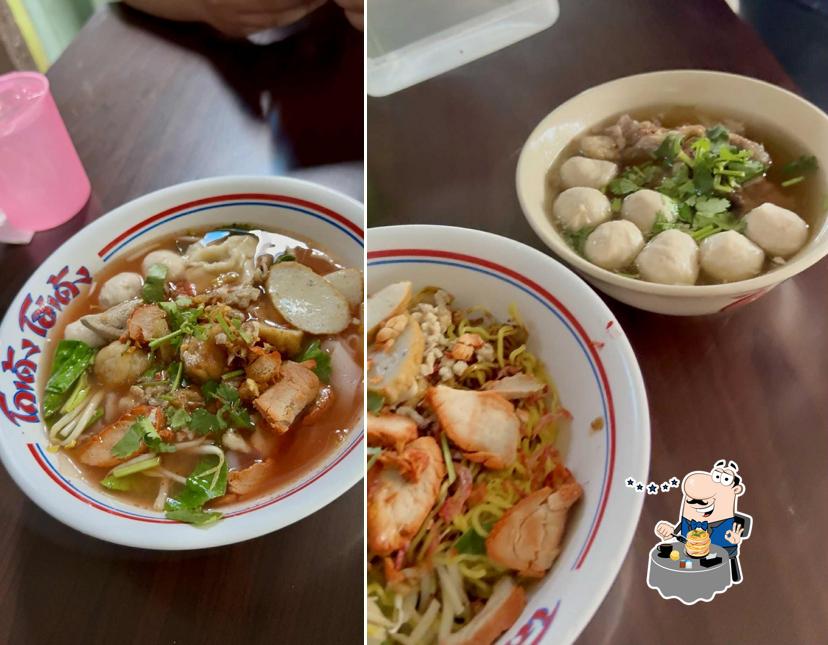 ร้านเชิงสะพาน ก๋วยเตี๋ยวหมู คาเฟ่น้ำ