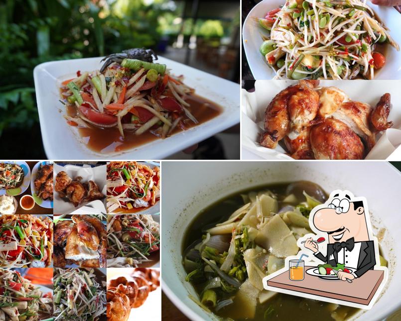 ร้านส้มตำเอมมิลี่ ไก่หมุน555+ อำเภอบ้านแท่น จังหวัดชัยภูมิ