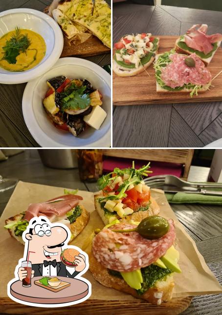 Попробуйте гамбургеры в "Маккерони и пицца"