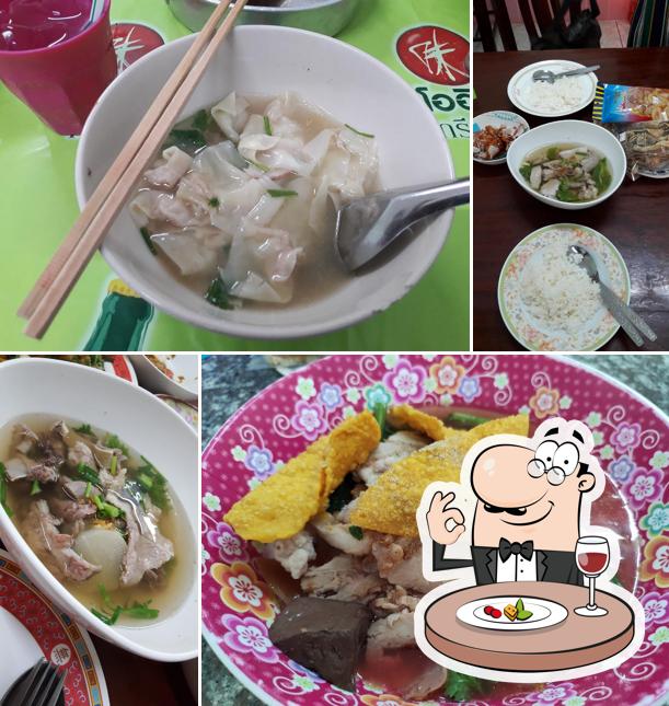 เกาเหลาเลือดหมู (ร้านต้นข้าว)