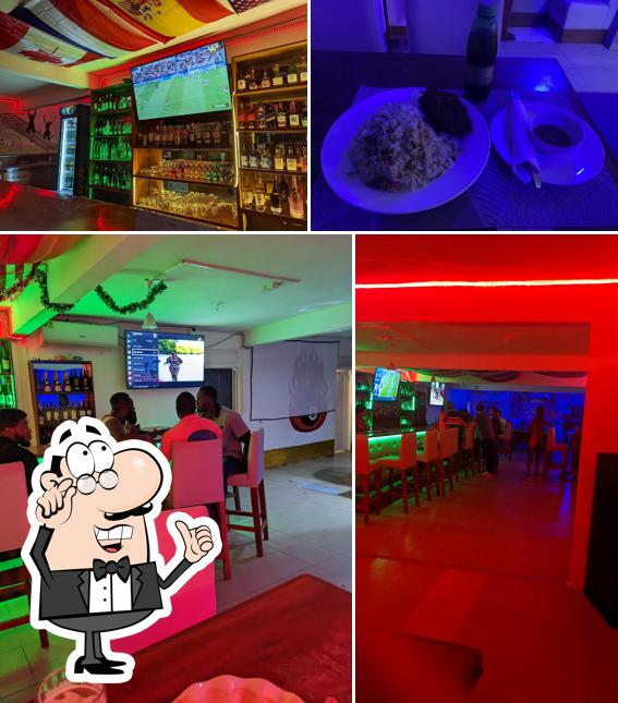 TOPSIDE Bar and Restaurant