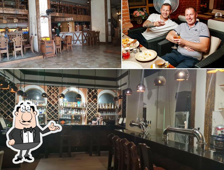 Посмотрите на внутренний интерьер "У Швейка"