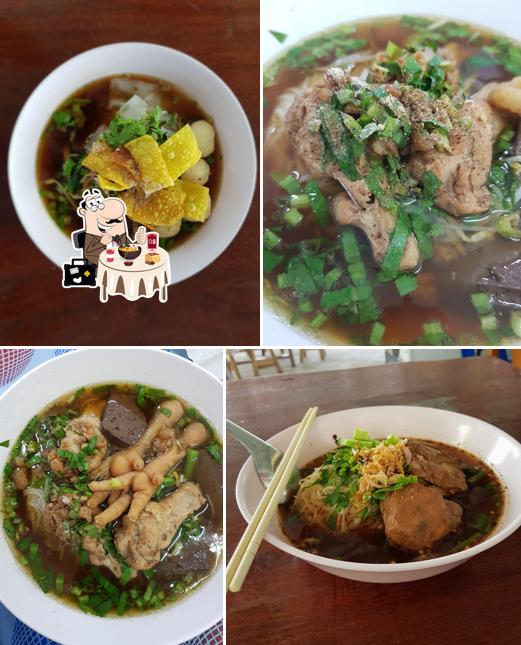 ป้าติ๋วก๋วยเตี๋ยวไก่ตุ๋นหมูตุ๋น