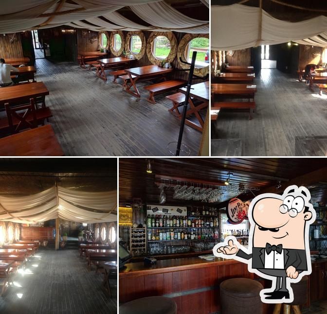 Посмотрите на внутренний интерьер "Кафе Галера"