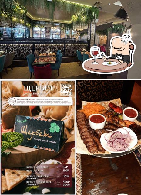 В Kinza есть еда, внутреннее оформление и многое другое