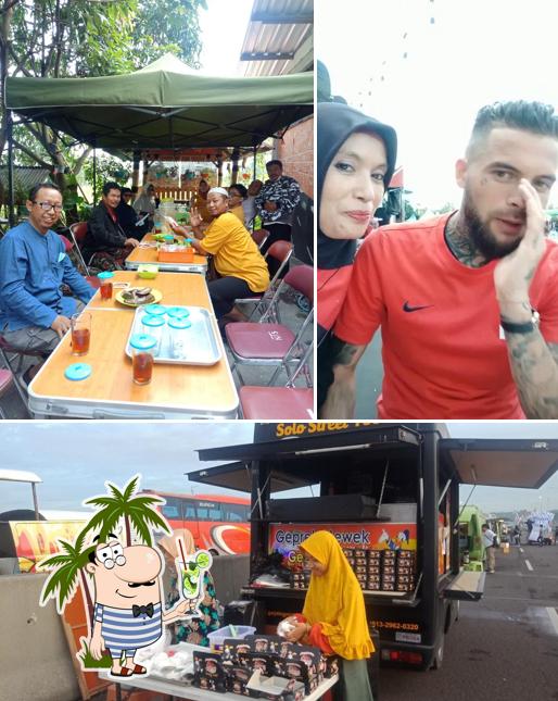 AYAM GEPREK FOOD TRUCK