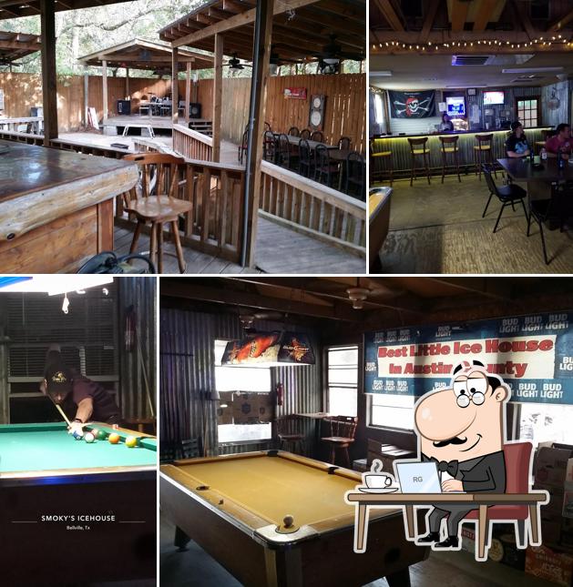 Smoky's Ice House