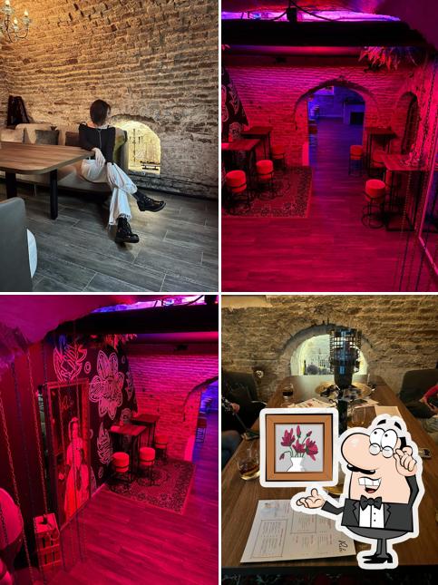 Посмотрите на внутренний интерьер "Реби"