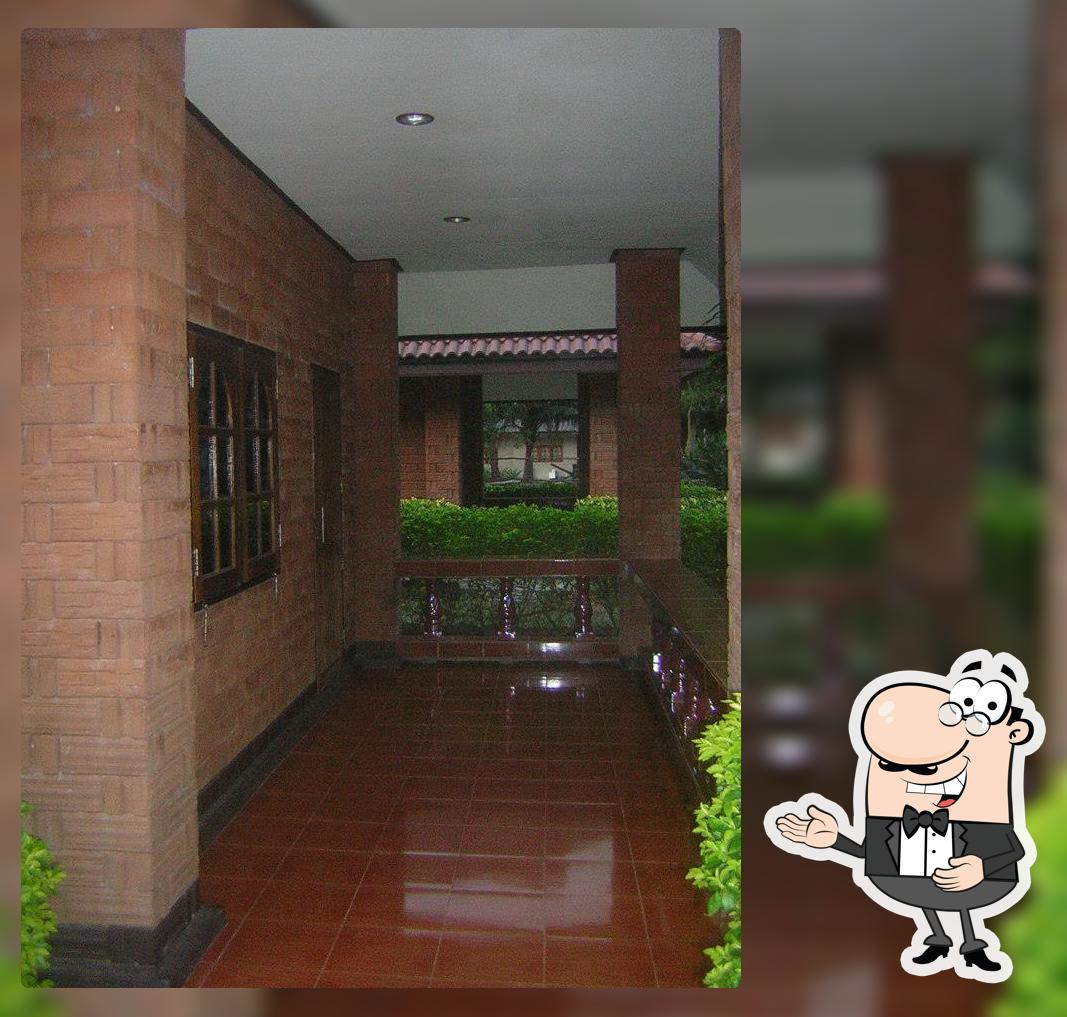 ร้านกู้เกียรติริมทะเล - หลังสวน
