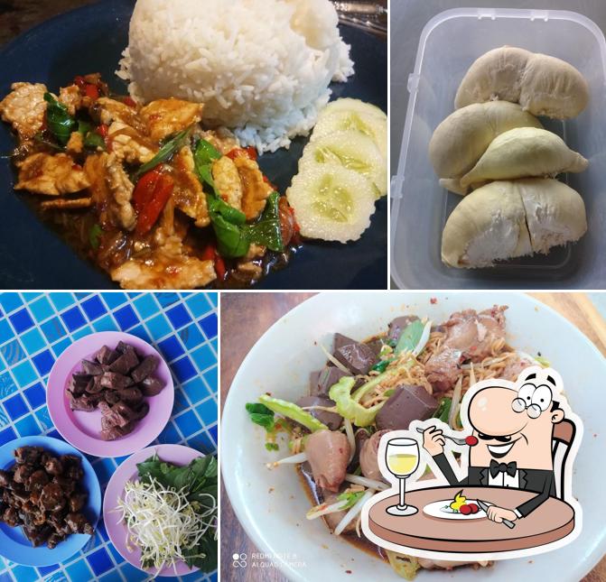 ก๋วยเตี๋ยวไก่มะระบุฟเฟ่