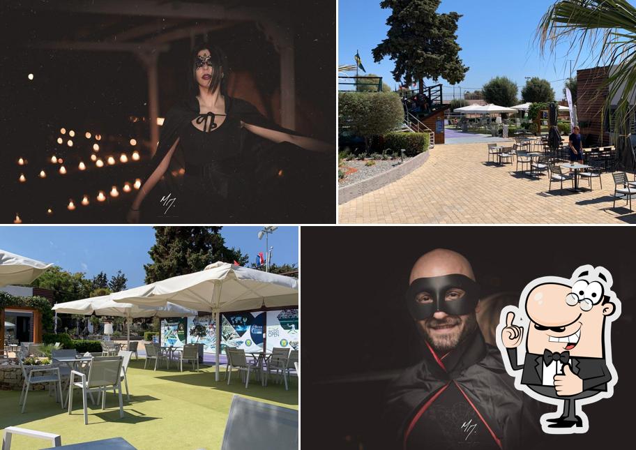 Tennis Café