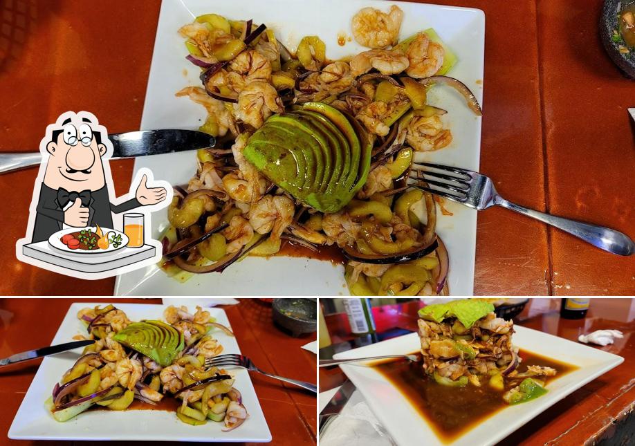 La Playa Mariscos y Bar MKE