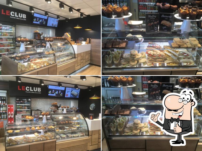Le Club Café