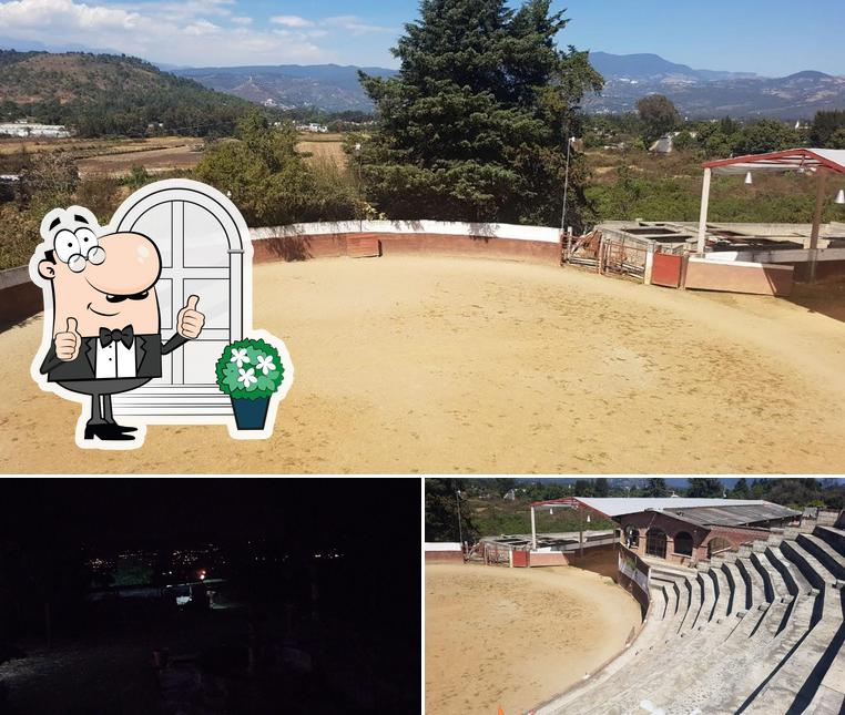 LIENZO CHARRO EL FORASTERO CENTRO DE ESPECTACULOS