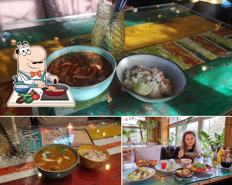 Курица с соусом карри в "Pho bar"
