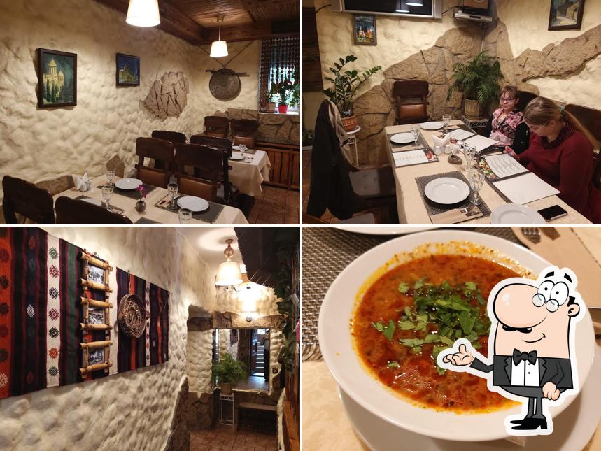 Посмотрите на внутренний интерьер "КартулиОда Грузинская Кухня"