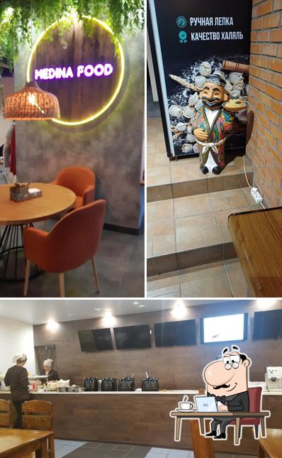 Посмотрите на внутренний интерьер "Кафе Медины"