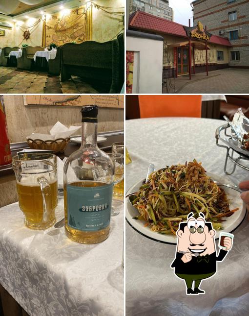 Насладитесь напитками из бара "Джонка"