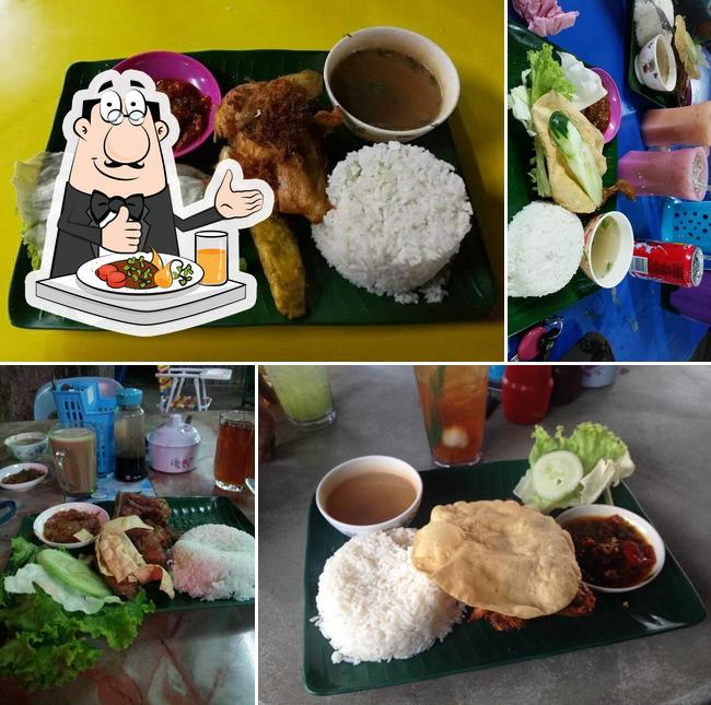 Warung kak ina ayam penyek