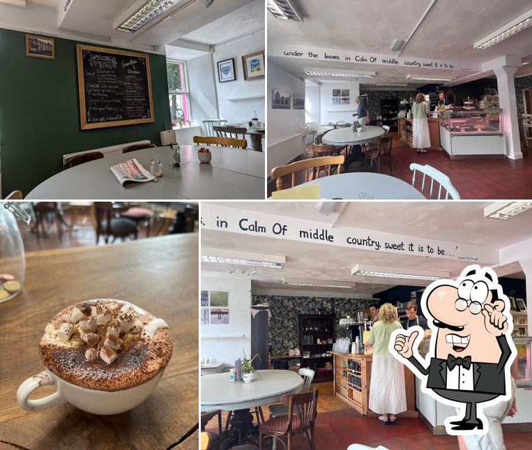 Middle Country Café