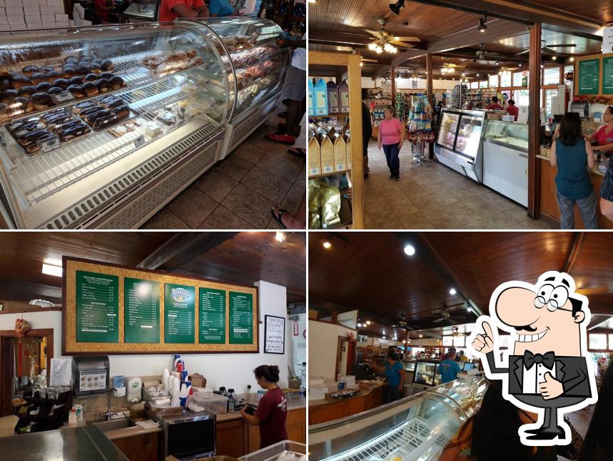 Punalu'u Bake Shop