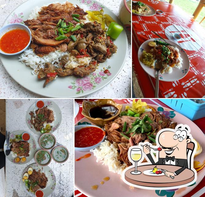 ลุงนิดข้าวขาหมู Pork leg rice restaurant