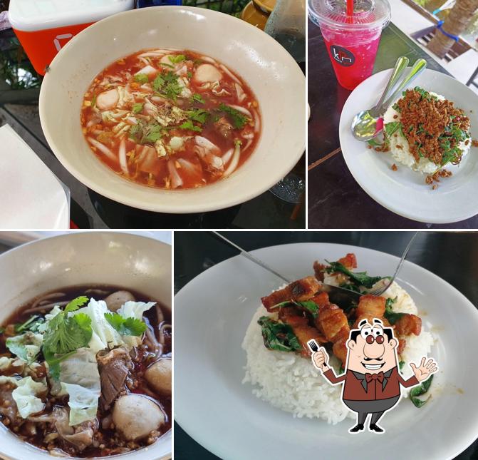 คันพนัง ซอย5 Fifth Ave ก๋วยเตี๋ยวหมู-เนื้อ น้ำแดง น้ำตก กาแฟสด