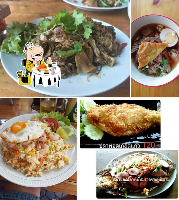ไอฮักก๋วยเตี๋ยว ข้าวขาหมูและกาแฟสด