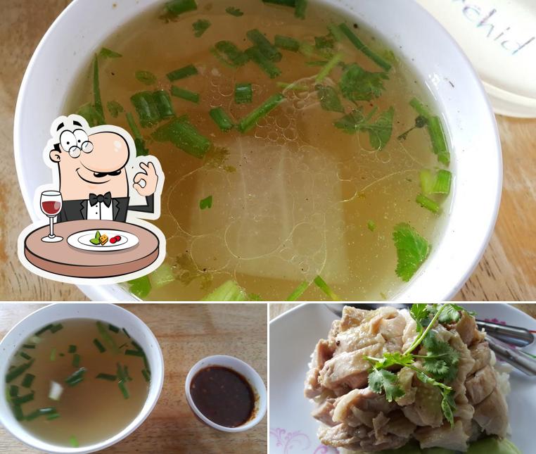 ร้านข้าวมันไก่ ฟ โฟล์ค