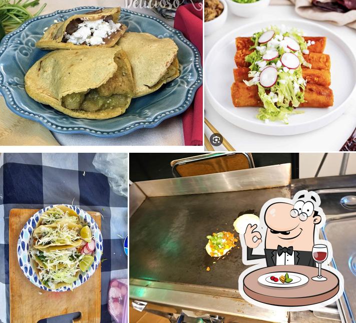 Antojitos de guanajuato food trailer
