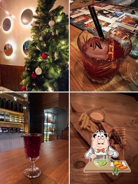 Салат из морских водорослей в "TheHub"