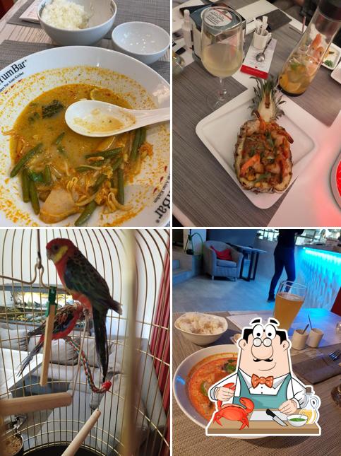 В "TomYumBar Red" вы можете отведать разнообразные блюда с морепродуктами