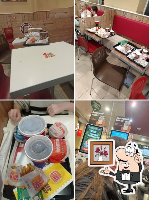 Посмотрите на внутренний интерьер "Бургер Кинг"