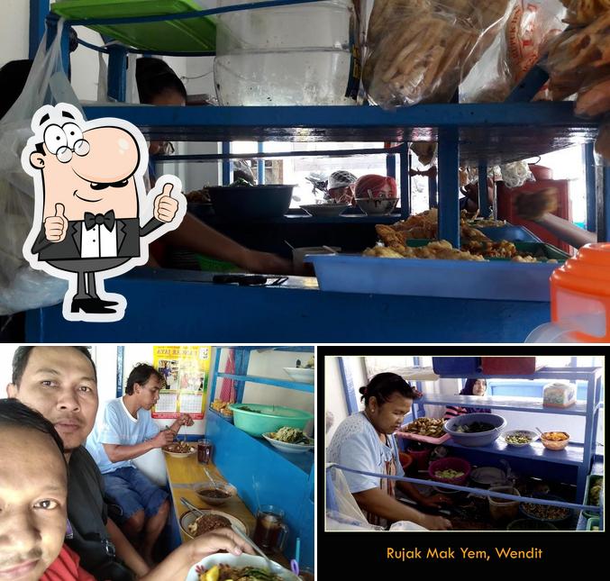 Warung Rujak Bu Rukiyem