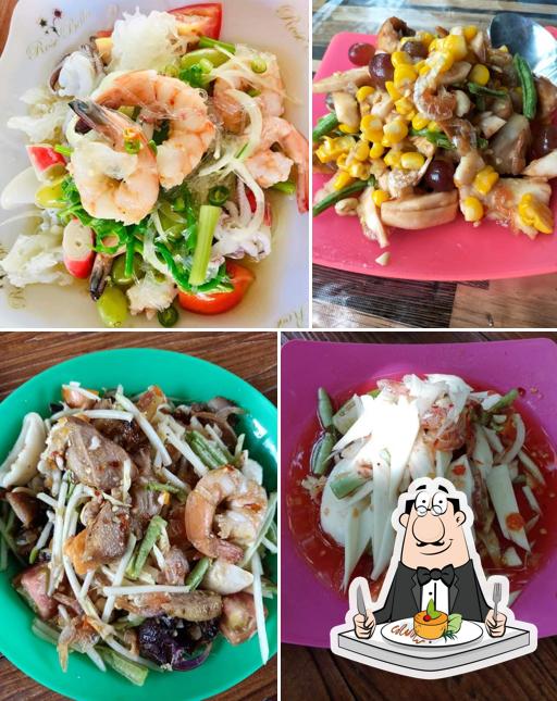 ร้านส้มตำป้าแมวน้ำตกในเขียว