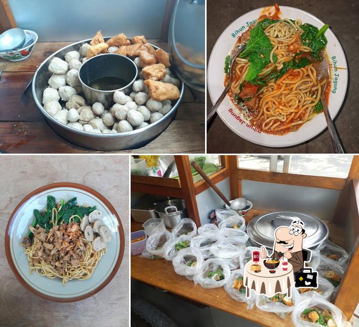 Mie Ayam & Bakso JTS