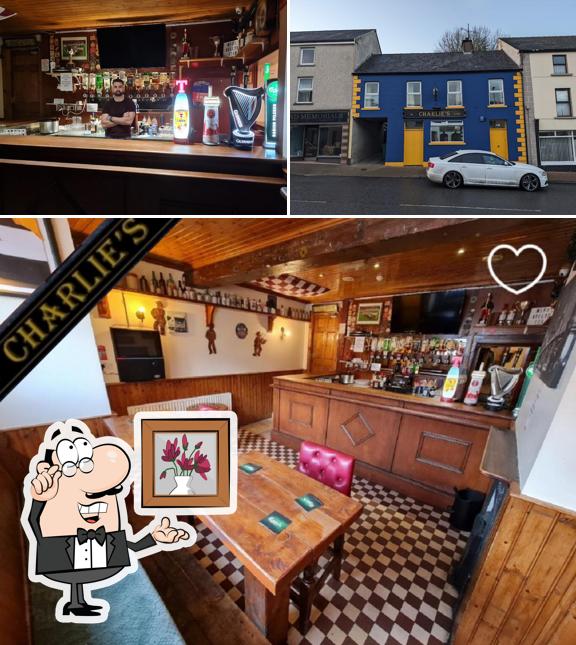Charlie's Bar, Tempo