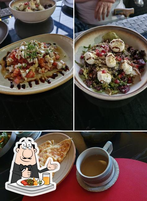 Блюда в "Кафе "ГРАНАТ""