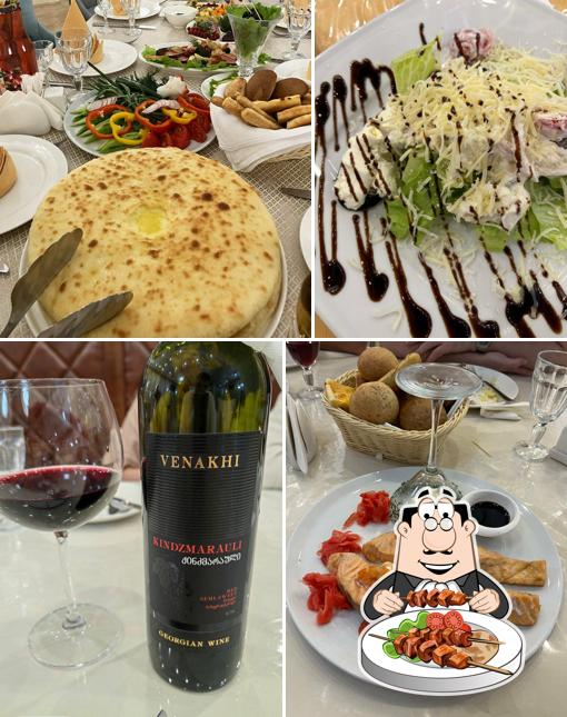 В Деликат есть еда, напитки и многое другое