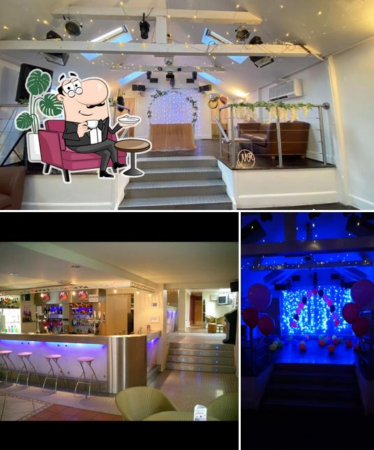 Curve Bar & Function Hall