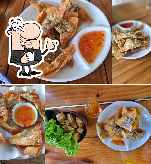 ก๋วยเตี๋ยวหมูย่างกะทิสด อัมพวา : Mooyang Katisod