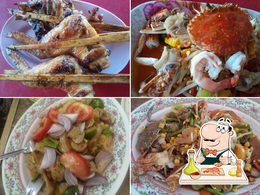 ก๋วยเตี๋ยวไก่ตุ๋นมะระ&ส้มตำกาฬสินธุ์