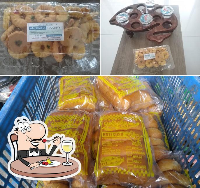 Nely Angkasa Bakery