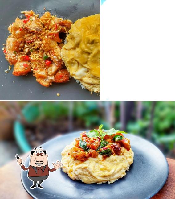 ข้าวไข่ข้น x กะเพราจุก