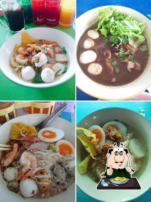 ก๋วยเตี๋ยวห้อยขา ป้าเบ้