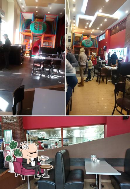 Посмотрите на внутренний интерьер "Папа Джонса"