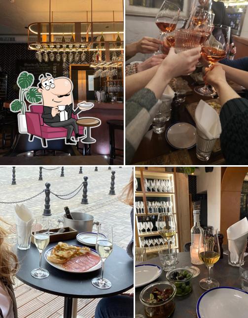 Посмотрите на внутренний интерьер "Wine&Pinsa"