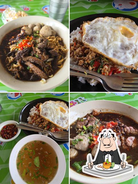 ก๋วยเตี๋ยวเจ้แต๋ม ข้างโรงพัก