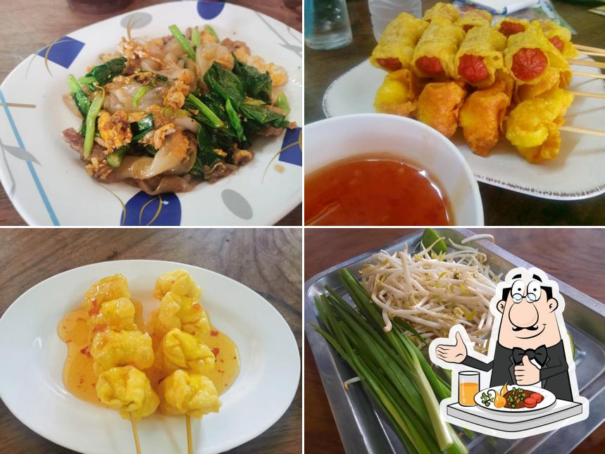 ร้านผัดไทยมรดกโลก (ป้าสมนึก)